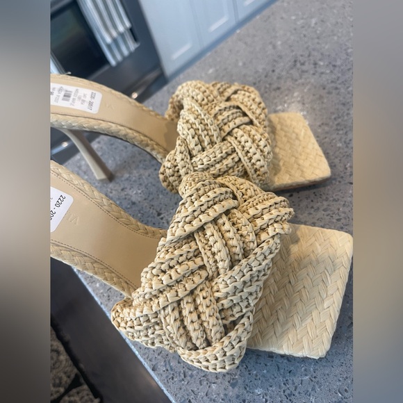 Bottega Veneta Raffia  'Lido' mules - the perfect summer mule - Picture 5 of 6